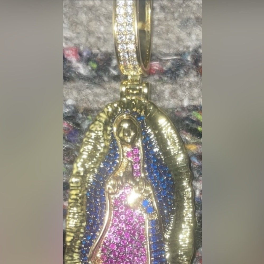 New Sold Out Rare Unisex Gold Plated 18K Virgin Mary Guadalupe With Chain . - Picture 7 of 17